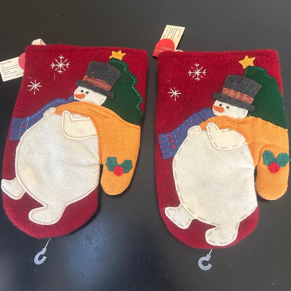 Russ Berrie Snowman Fabric  Mitts. (Set of 2) NWT